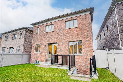 Photo 46 at 16 Botelho Circle, Bayview Southeast, Aurora