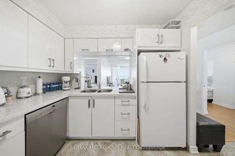 Photo 9 at 1501 - 11 Townsgate Drive, Yorkhill, Vaughan