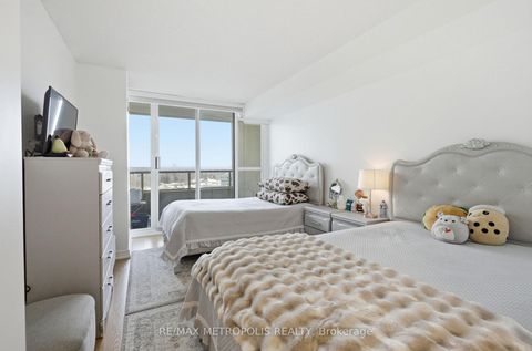 Photo 16 at 1501 - 11 Townsgate Drive, Yorkhill, Vaughan