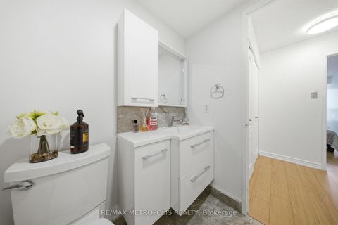 Photo 17 at 1501 - 11 Townsgate Drive, Yorkhill, Vaughan