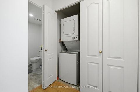 Photo 18 at 1501 - 11 Townsgate Drive, Yorkhill, Vaughan