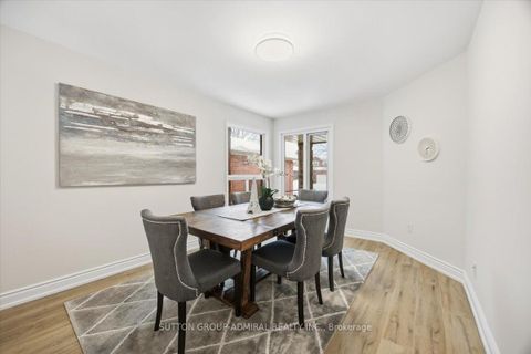 Photo 7 at 137 Chelwood Drive, Brownridge, Vaughan