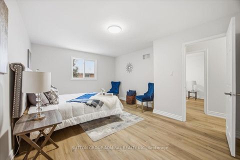 Photo 14 at 137 Chelwood Drive, Brownridge, Vaughan