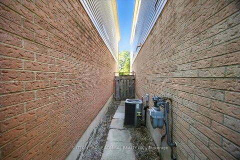 Photo 28 at 137 Chelwood Drive, Brownridge, Vaughan
