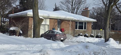 Photo 1 at 318 Holmes Avenue, Willowdale East, Toronto