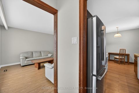 Photo 7 at 15 Curtiss Court, Grove East, Barrie