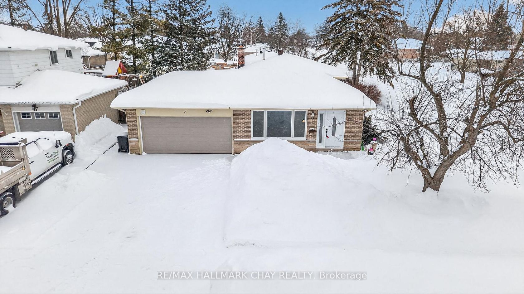 15 Curtiss Court, Grove East, Barrie photo number 2