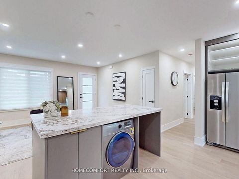 Photo 10 at 270 Brighton Avenue, Bathurst Manor, Toronto