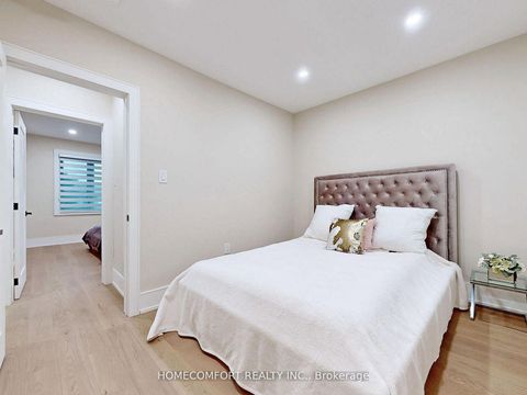 Photo 20 at 270 Brighton Avenue, Bathurst Manor, Toronto