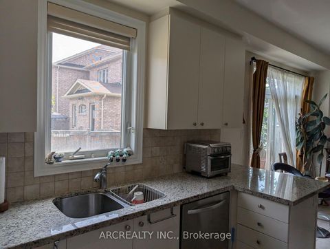 Photo 4 at 46 Betony Drive, Oak Ridges, Richmond Hill