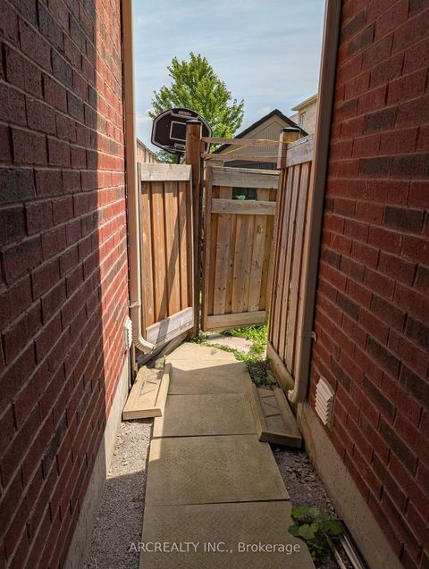 Photo 10 at 46 Betony Drive, Oak Ridges, Richmond Hill