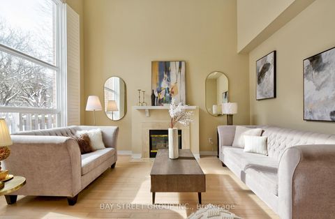 Photo 2 at 43 English Oak Drive, Oak Ridges Lake Wilcox, Richmond Hill