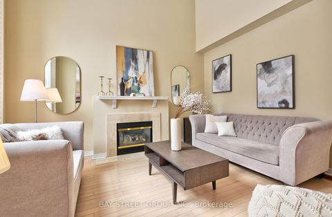 Photo 3 at 43 English Oak Drive, Oak Ridges Lake Wilcox, Richmond Hill