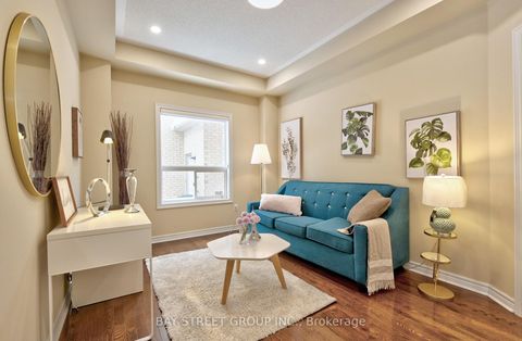 Photo 10 at 43 English Oak Drive, Oak Ridges Lake Wilcox, Richmond Hill