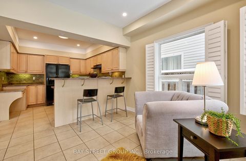 Photo 13 at 43 English Oak Drive, Oak Ridges Lake Wilcox, Richmond Hill