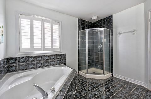 Photo 23 at 43 English Oak Drive, Oak Ridges Lake Wilcox, Richmond Hill