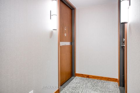 Photo 5 at 810 - 17 Bathurst Street, Waterfront Communities C1, Toronto