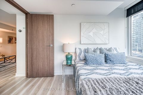 Photo 8 at 810 - 17 Bathurst Street, Waterfront Communities C1, Toronto