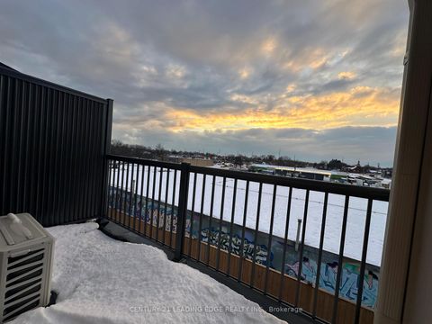 Photo 9 at 16 - 480 Beresford Path, Central, Oshawa