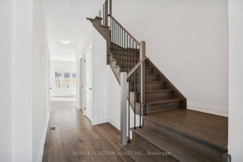 Photo 3 at 5 Haven Lane, Painswick South, Barrie