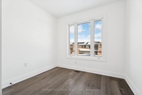 Photo 9 at 5 Haven Lane, Painswick South, Barrie