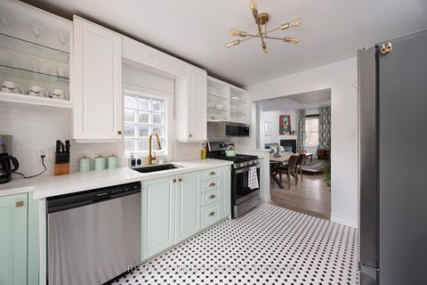 Photo 11 at 238 River Street, South St. James Town, Toronto