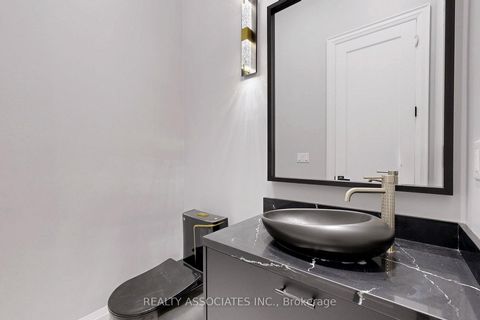 Photo 18 at 32 Cossar Avenue, Aurora Highlands, Aurora