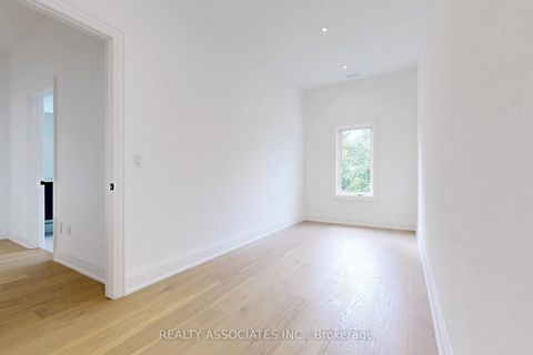 Photo 25 at 32 Cossar Avenue, Aurora Highlands, Aurora