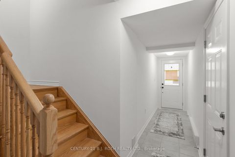 Photo 1 at 4 - 23 Hay Lane, Shore, Barrie