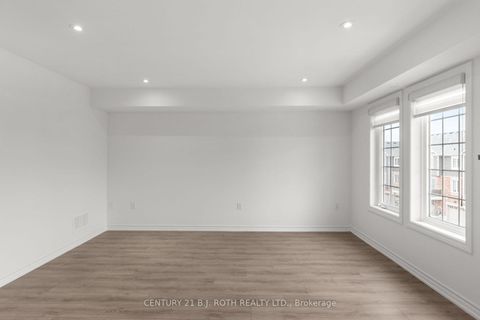 Photo 4 at 4 - 23 Hay Lane, Shore, Barrie