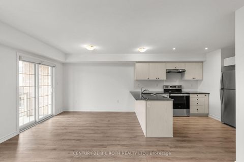 Photo 5 at 4 - 23 Hay Lane, Shore, Barrie