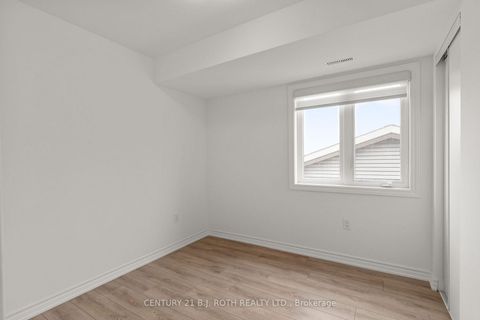 Photo 15 at 4 - 23 Hay Lane, Shore, Barrie