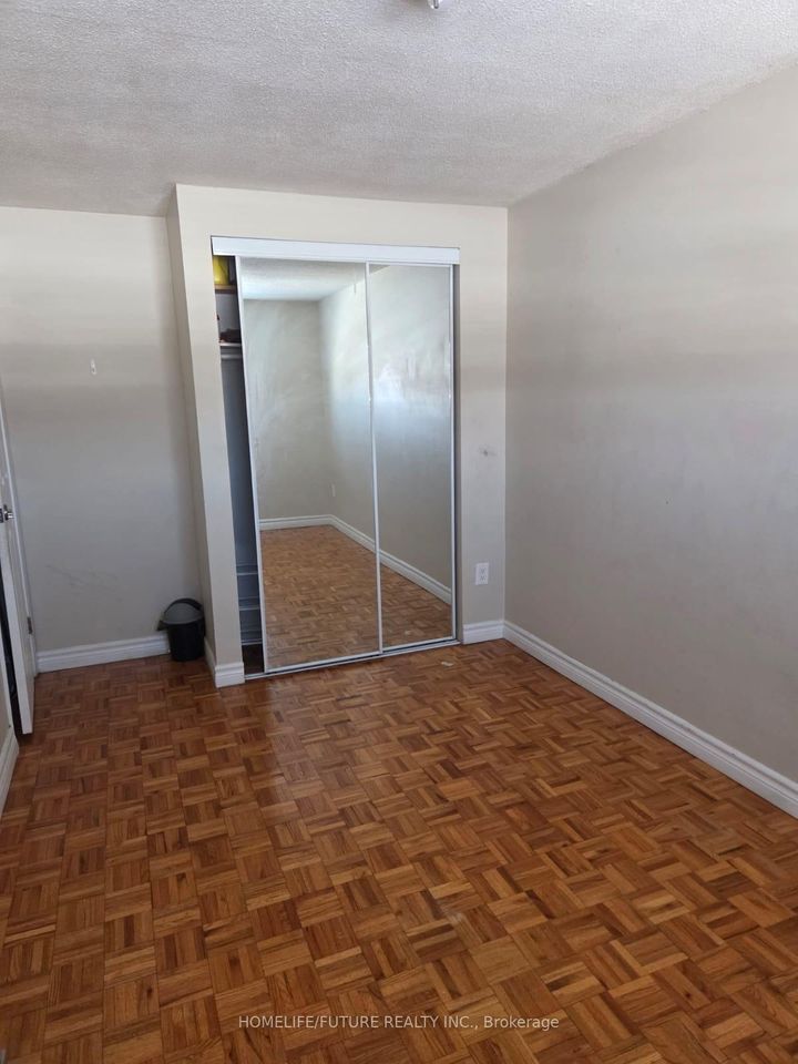 Photo 4 at 37 - 4 Darras Court, Southgate, Brampton