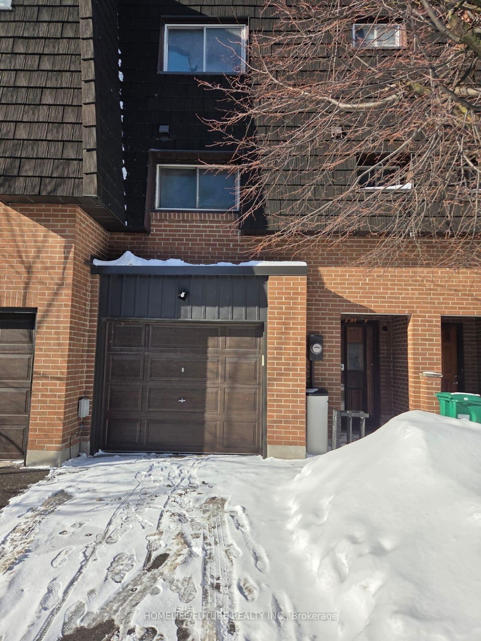 37 - 4 Darras Court, Southgate, Brampton 2