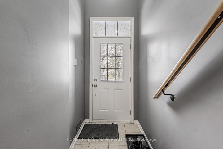 Photo 2 at 28 - 4950 Albina Way, Hurontario, Mississauga