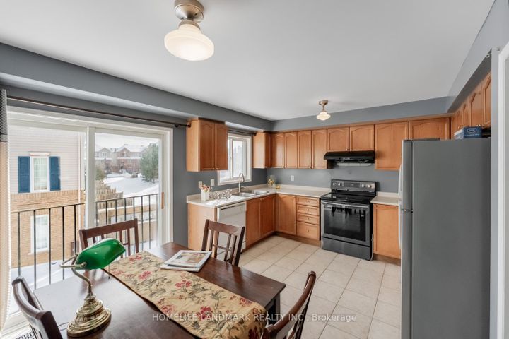 Photo 10 at 28 - 4950 Albina Way, Hurontario, Mississauga