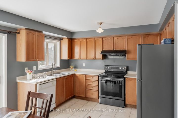 Photo 11 at 28 - 4950 Albina Way, Hurontario, Mississauga