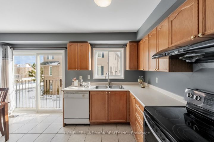 Photo 12 at 28 - 4950 Albina Way, Hurontario, Mississauga