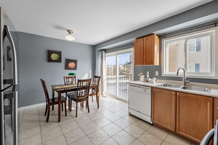 Photo 13 at 28 - 4950 Albina Way, Hurontario, Mississauga