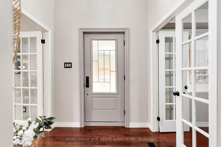 Photo 2 at 7 - 2006 Glenada Crescent, WC Wedgewood Creek, Oakville