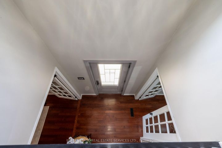 Photo 3 at 7 - 2006 Glenada Crescent, WC Wedgewood Creek, Oakville