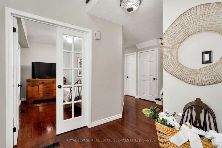 Photo 9 at 7 - 2006 Glenada Crescent, WC Wedgewood Creek, Oakville