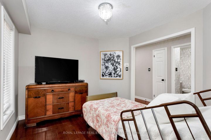 Photo 10 at 7 - 2006 Glenada Crescent, WC Wedgewood Creek, Oakville