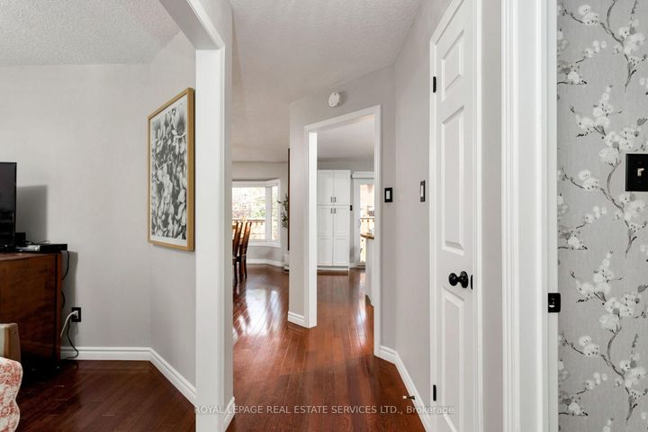 Photo 12 at 7 - 2006 Glenada Crescent, WC Wedgewood Creek, Oakville