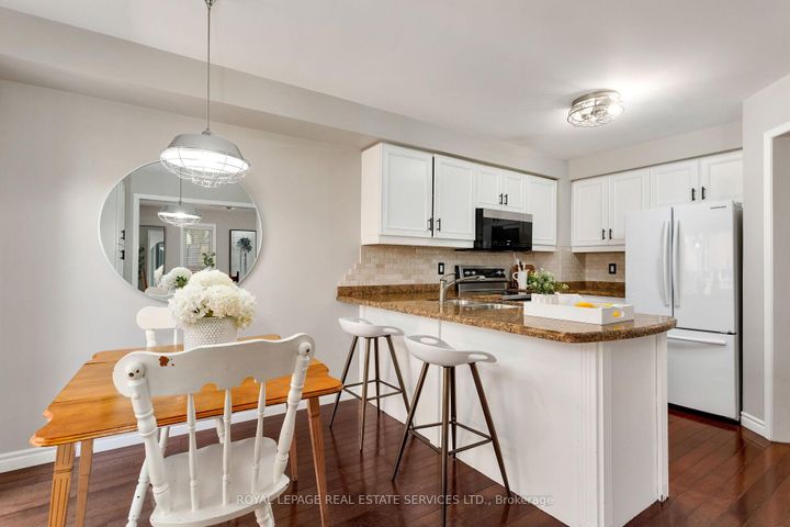 Photo 17 at 7 - 2006 Glenada Crescent, WC Wedgewood Creek, Oakville