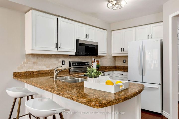 Photo 19 at 7 - 2006 Glenada Crescent, WC Wedgewood Creek, Oakville