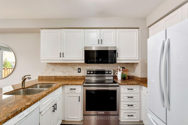 Photo 20 at 7 - 2006 Glenada Crescent, WC Wedgewood Creek, Oakville