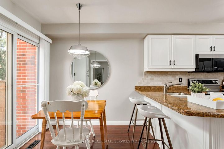 Photo 21 at 7 - 2006 Glenada Crescent, WC Wedgewood Creek, Oakville