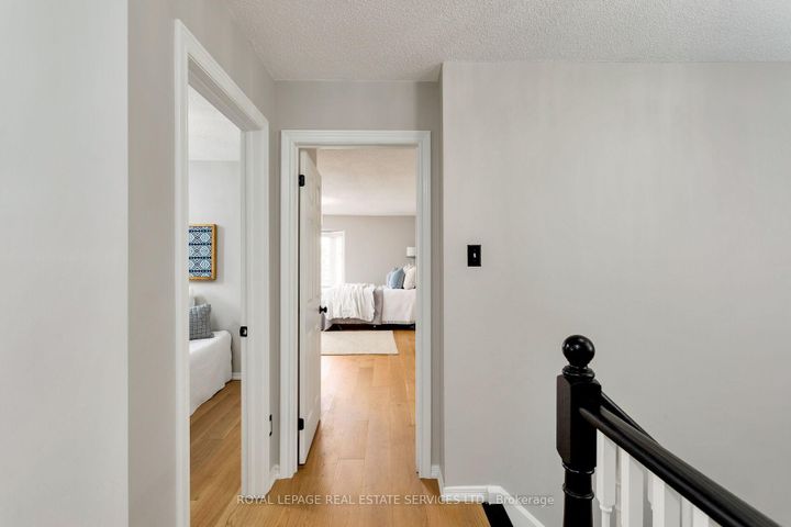 Photo 23 at 7 - 2006 Glenada Crescent, WC Wedgewood Creek, Oakville