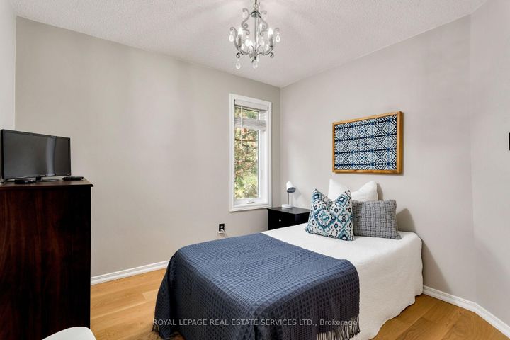 Photo 24 at 7 - 2006 Glenada Crescent, WC Wedgewood Creek, Oakville